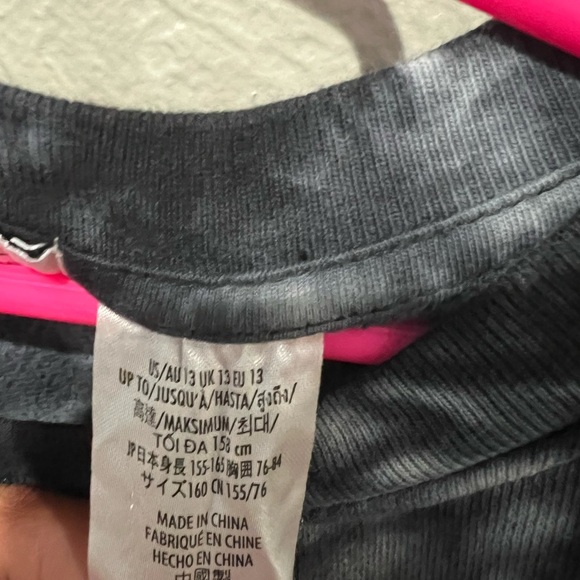 Disney Kids Black Tie-Dye Minnie Mouse Sweatshirt Resort 2024 Exclusive - Picture 3 of 4